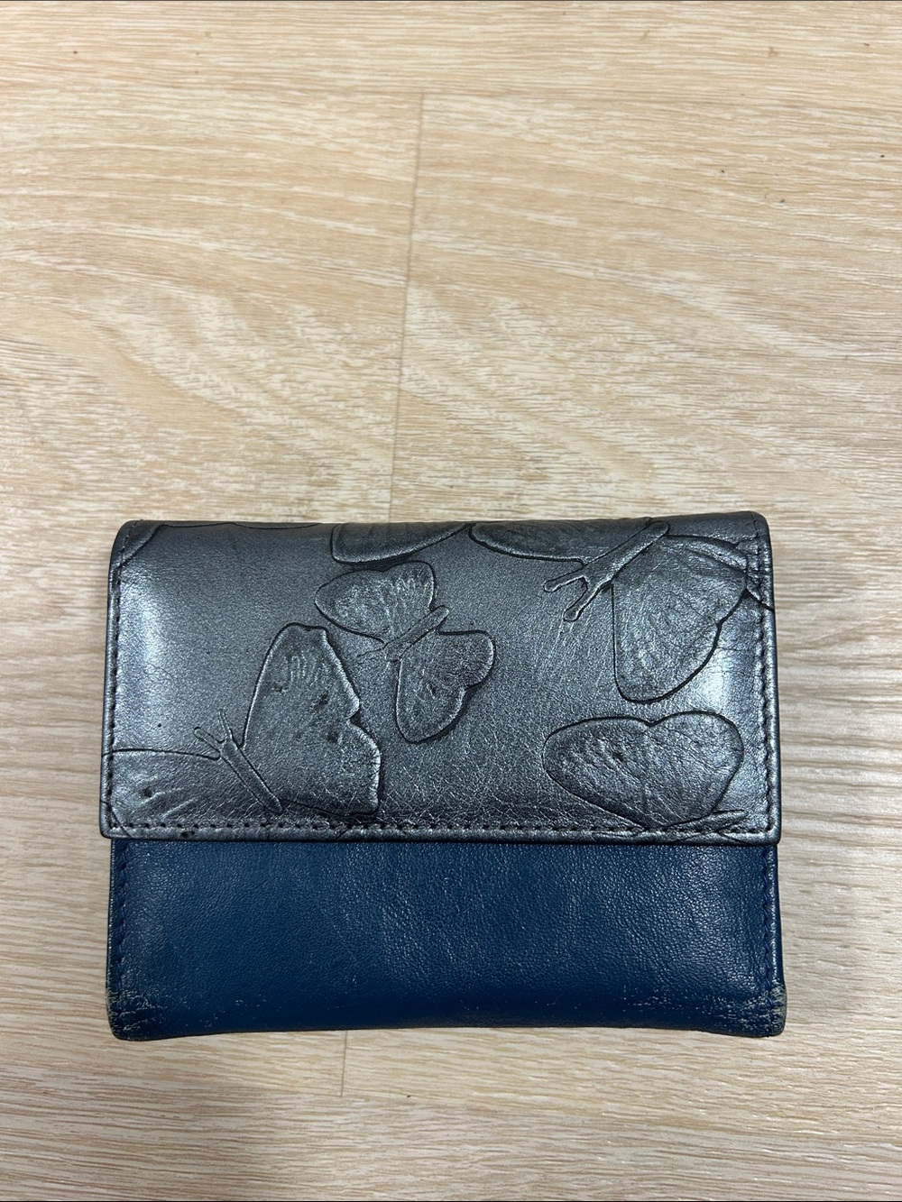 Two-Tone Butterfly Embossed Leather Bifold Wallet - Black & Navy